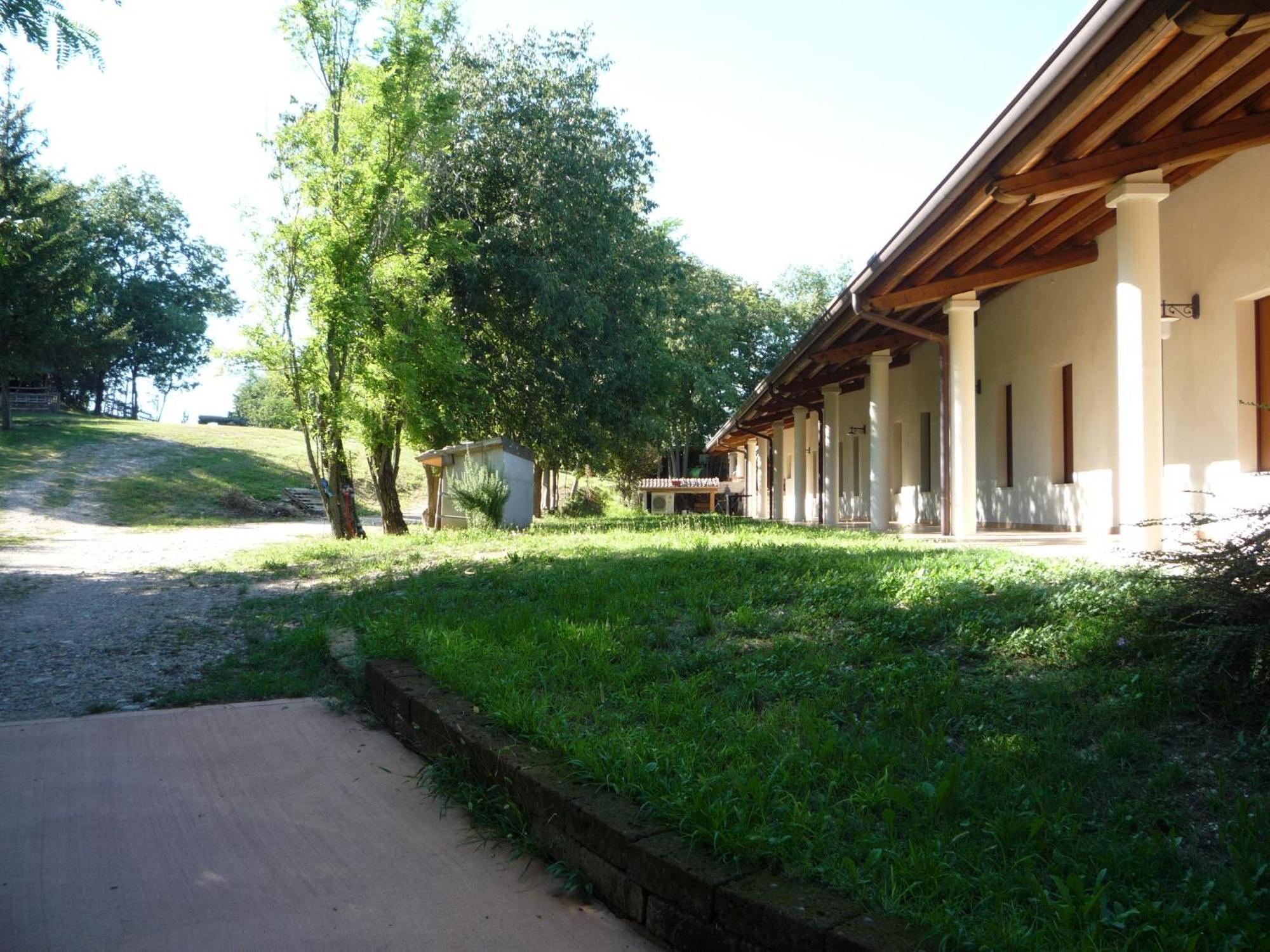 Agriturismo Lupo Bianco Monzambano Luaran gambar